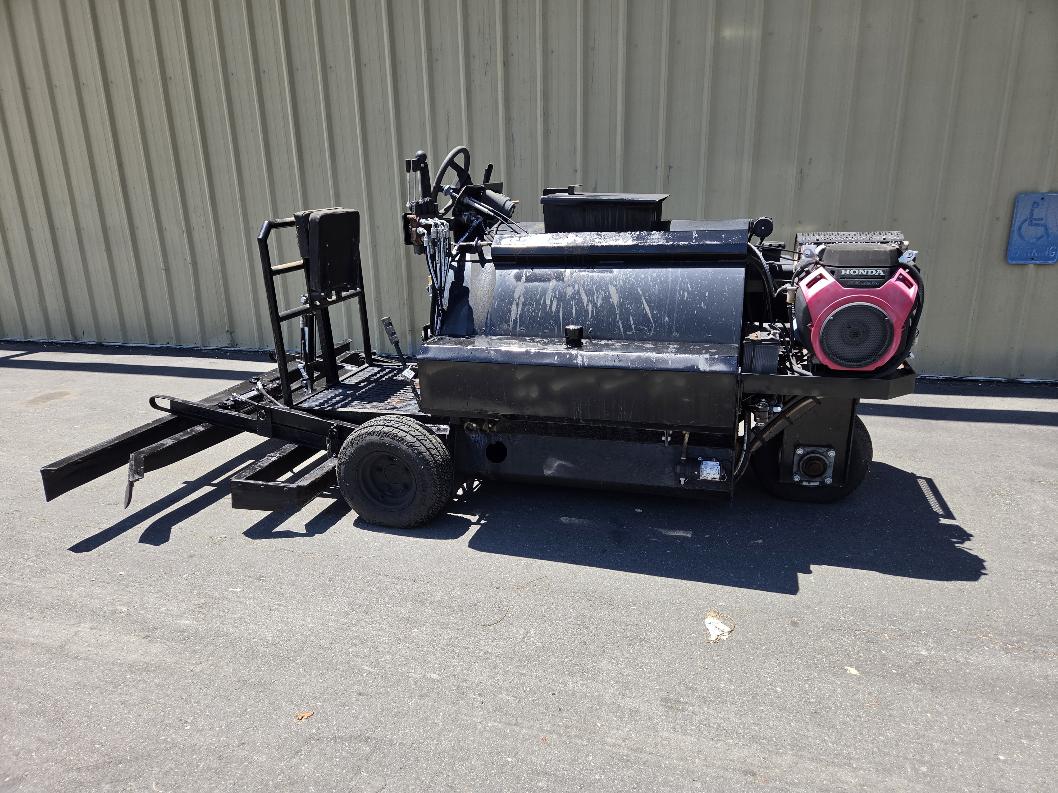 Wilson 300-Gallon Asphalt Sealcoat Machine